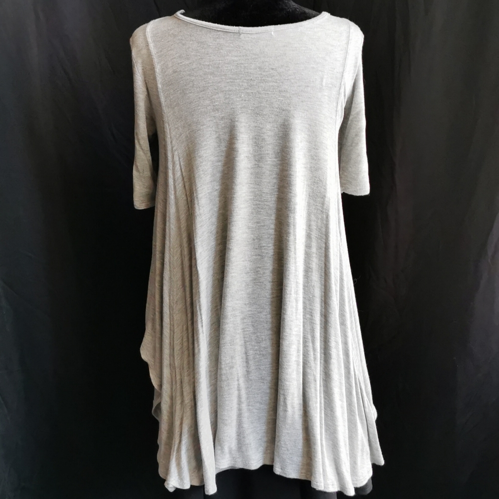 Grey top - Picture 2 of 3